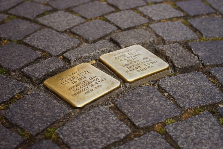 Ausschuss beschließt Verlegung von Stolpersteinen in Stuhr